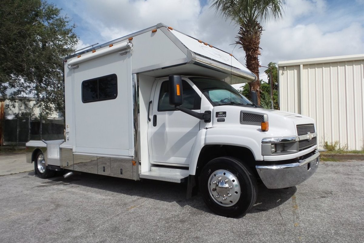 2009 Chevrolet Kodiak C5500 Ponyxpress Toterhome in Orlando, FL